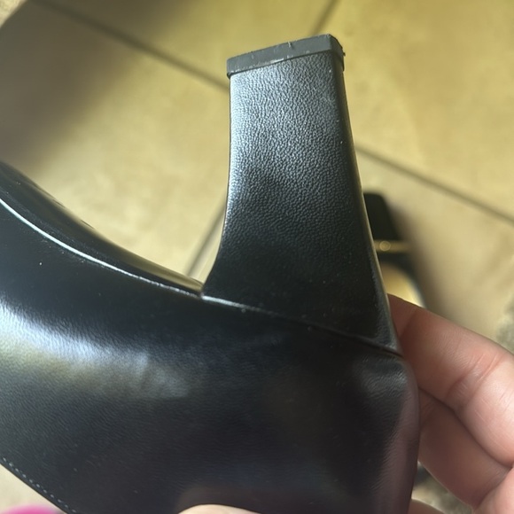 ST JOHN US 10b Black Patent & Smooth Leather Classic Medium Heel Pump $275 Msrp - Picture 11 of 11